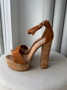 Steve Madden Platform Heels Tan Suede Cork Heel 8.5 Summer Y2K Platform Sandals
